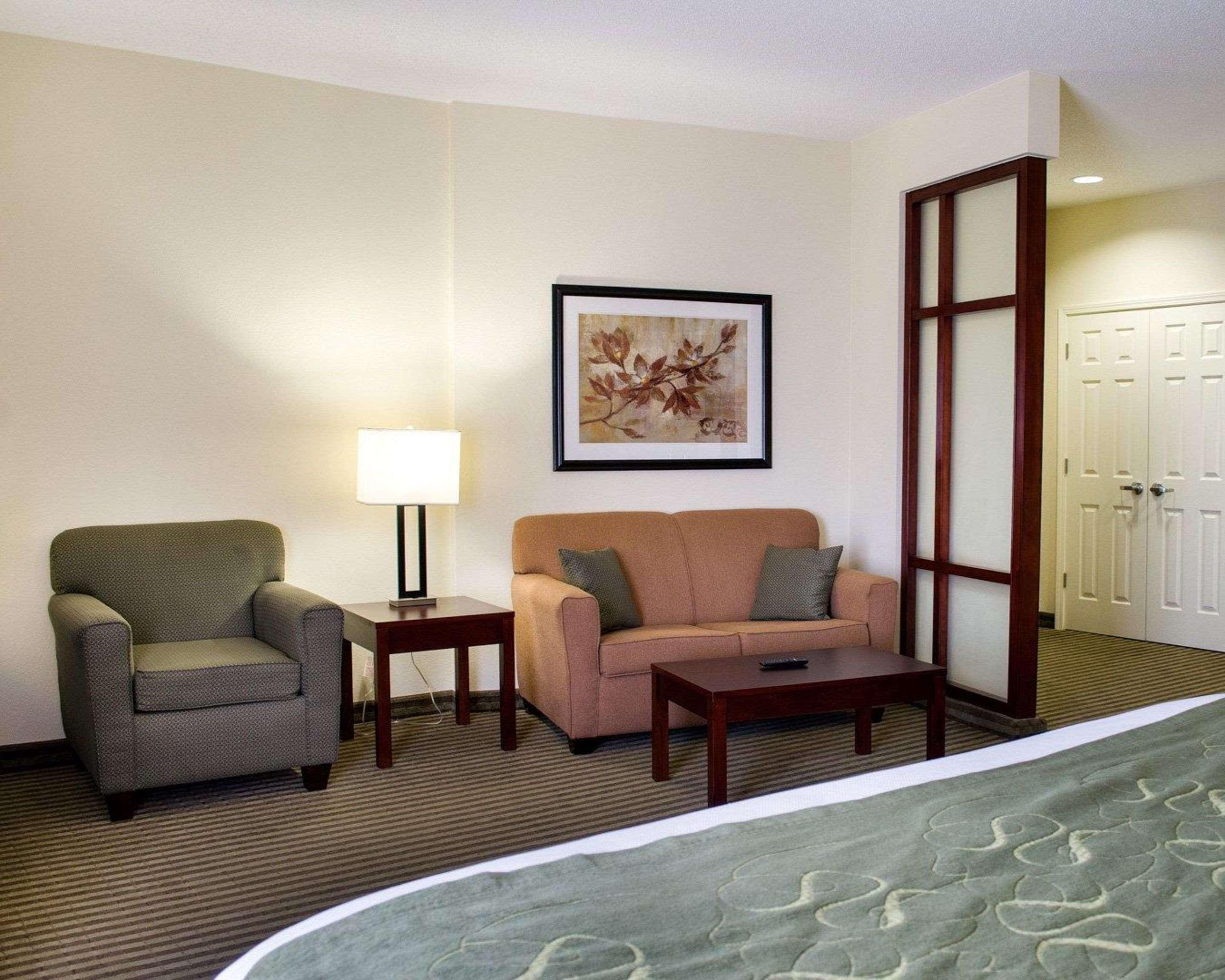 Comfort Suites Greenwood Bagian luar foto