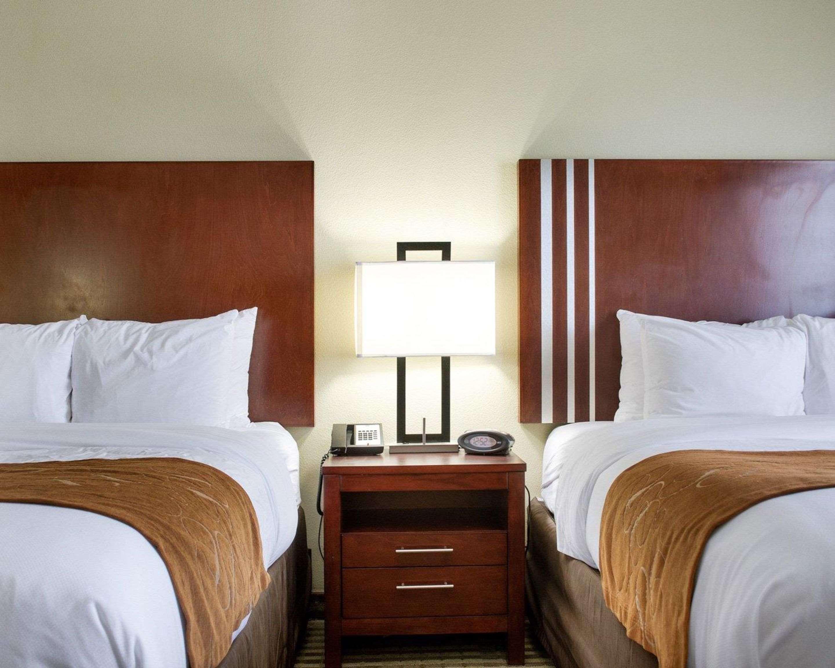 Comfort Suites Greenwood Bagian luar foto