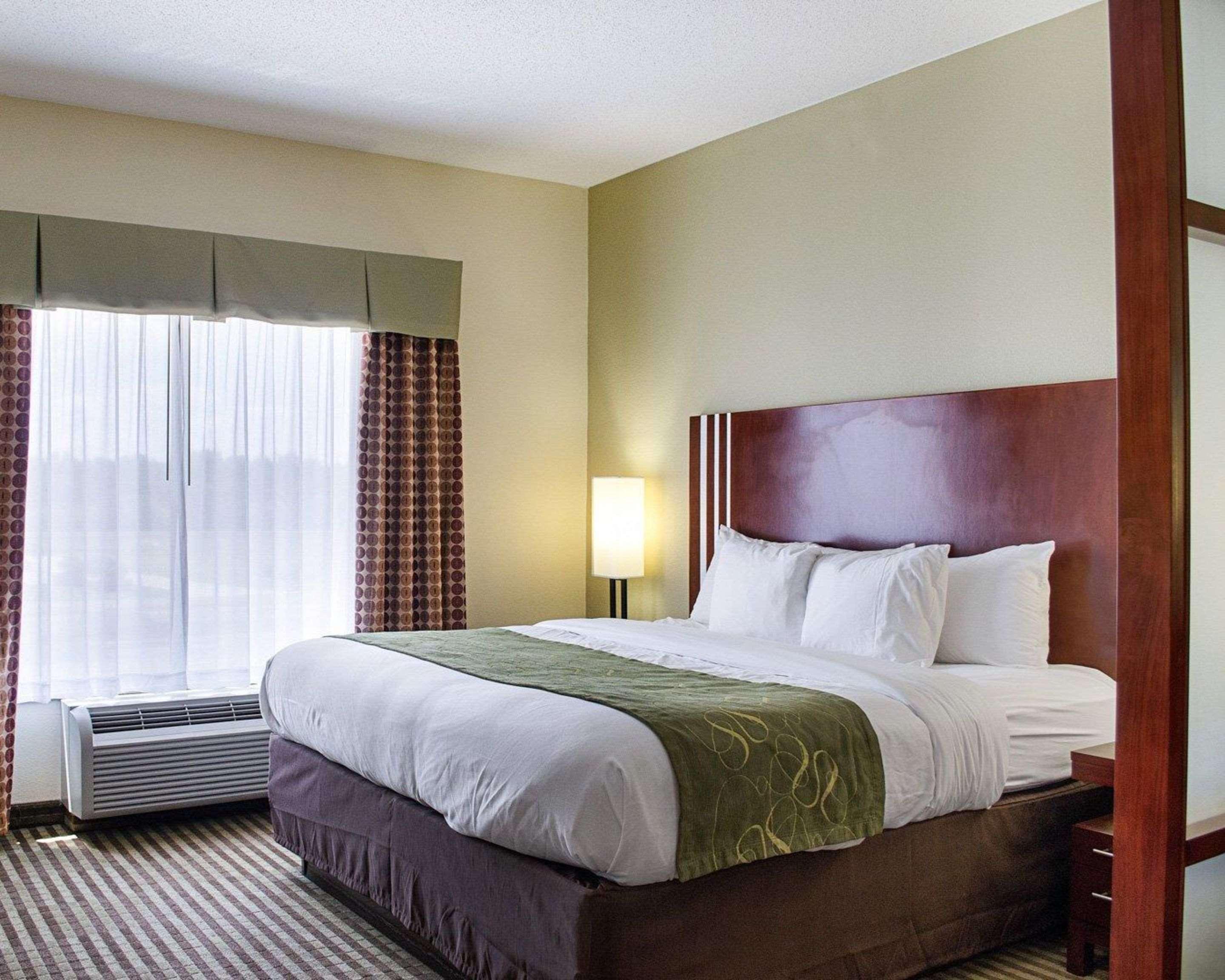Comfort Suites Greenwood Bagian luar foto