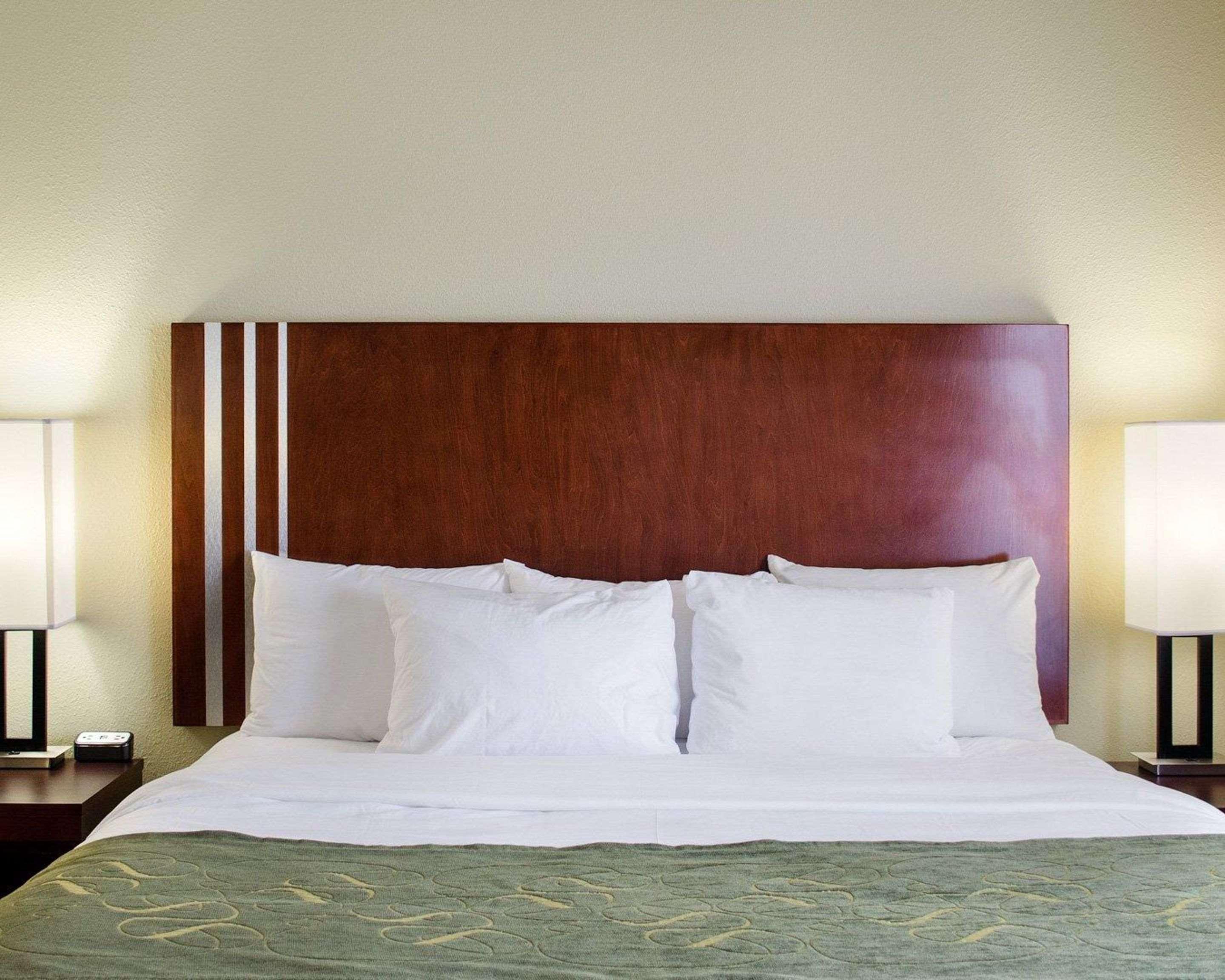 Comfort Suites Greenwood Bagian luar foto
