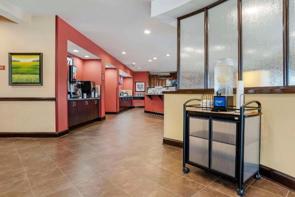 Comfort Suites Greenwood Bagian luar foto