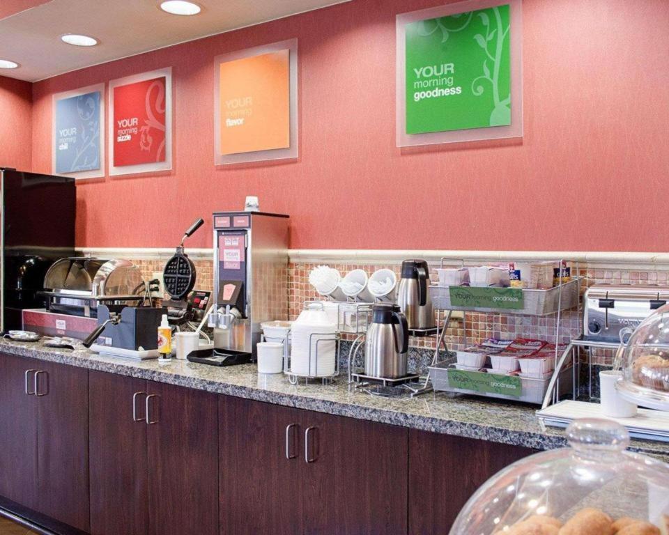 Comfort Suites Greenwood Bagian luar foto