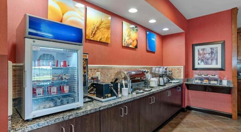Comfort Suites Greenwood Bagian luar foto