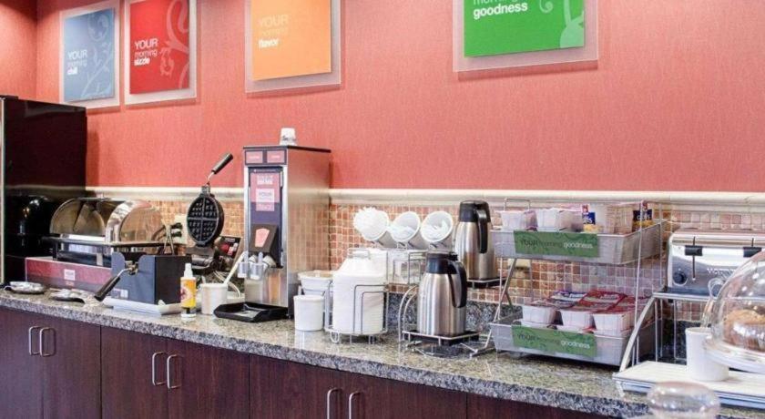 Comfort Suites Greenwood Bagian luar foto