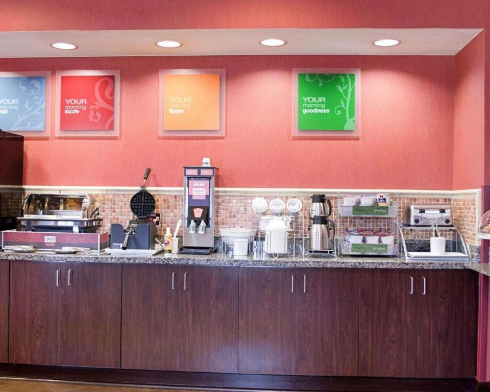 Comfort Suites Greenwood Bagian luar foto