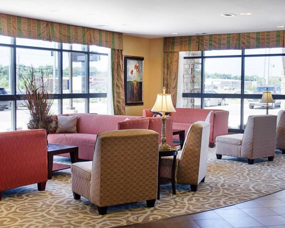 Comfort Suites Greenwood Bagian luar foto