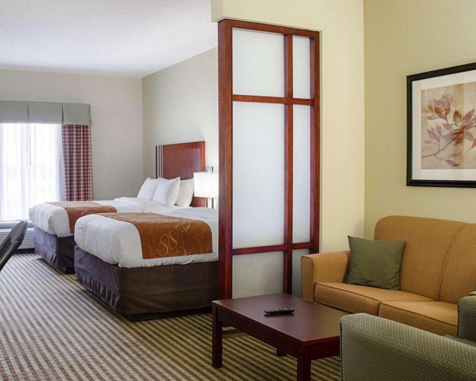 Comfort Suites Greenwood Bagian luar foto
