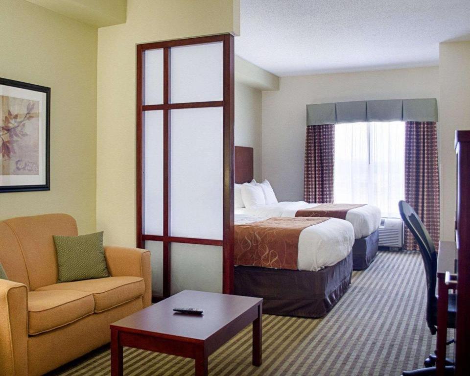 Comfort Suites Greenwood Bagian luar foto