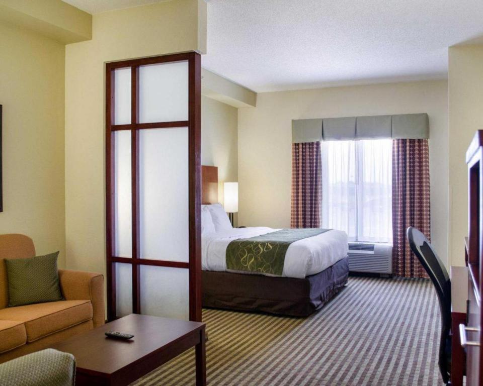 Comfort Suites Greenwood Bagian luar foto