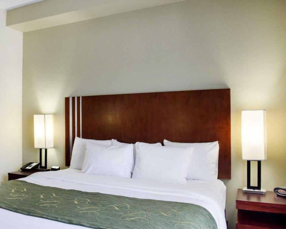 Comfort Suites Greenwood Bagian luar foto