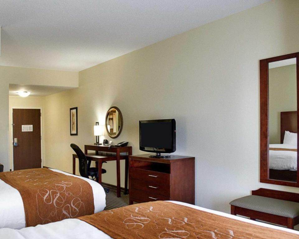 Comfort Suites Greenwood Bagian luar foto