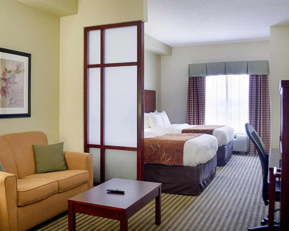 Comfort Suites Greenwood Bagian luar foto